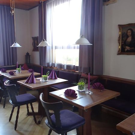 Hotel-Restaurant Zum Goldenen Hahnen Markgroningen Bagian luar foto