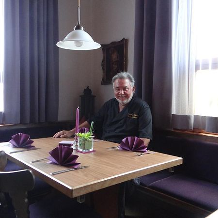 Hotel-Restaurant Zum Goldenen Hahnen Markgroningen Bagian luar foto