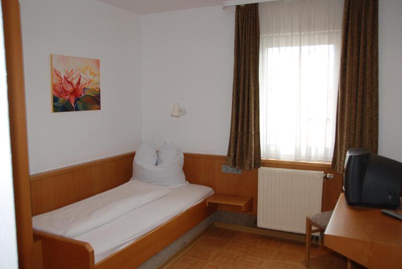 Hotel-Restaurant Zum Goldenen Hahnen Markgroningen Ruang foto
